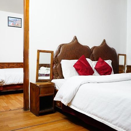 Hotel Magnolia Mallroad Manali Exteriör bild