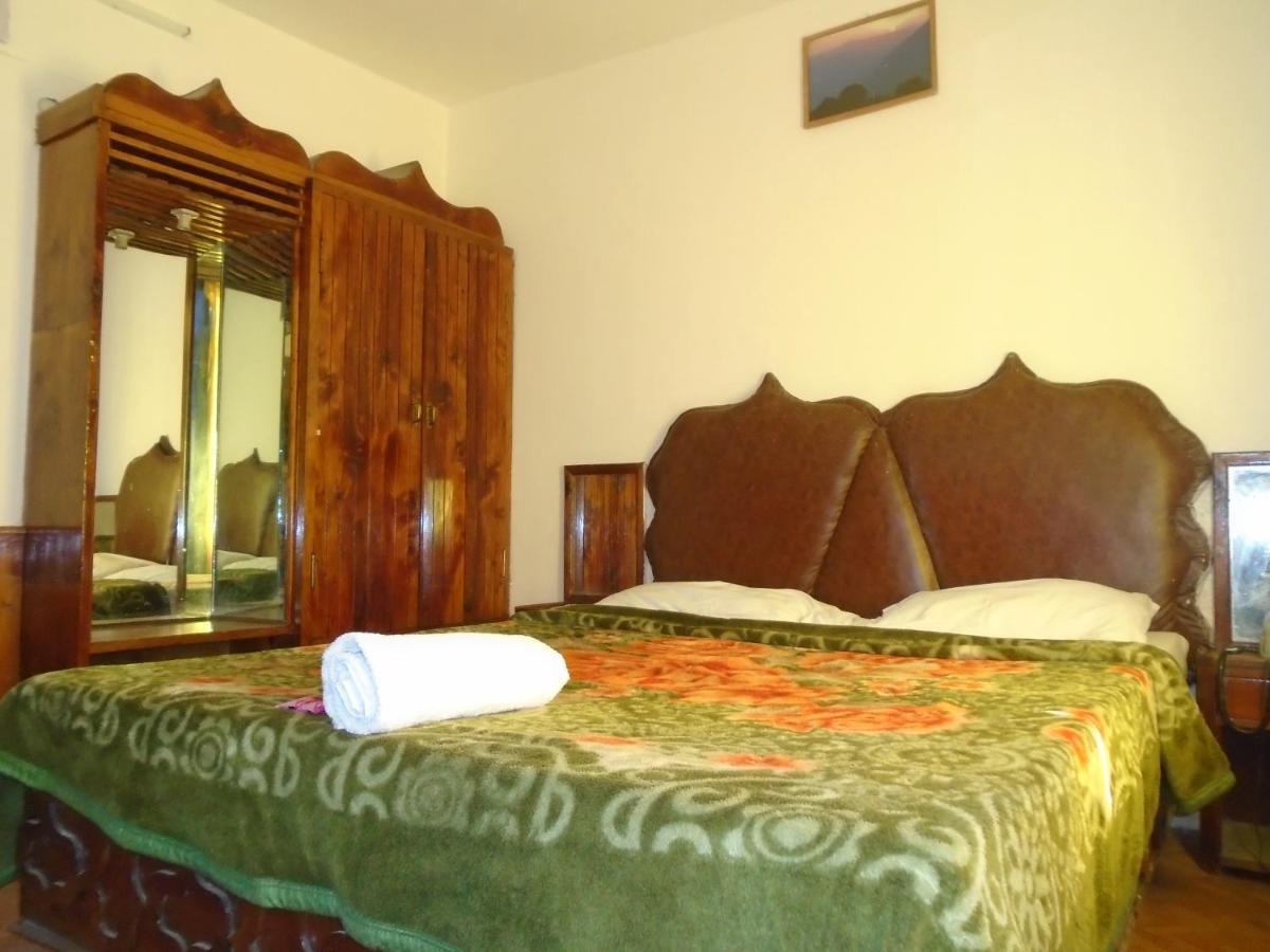 Hotel Magnolia Mallroad Manali Exteriör bild