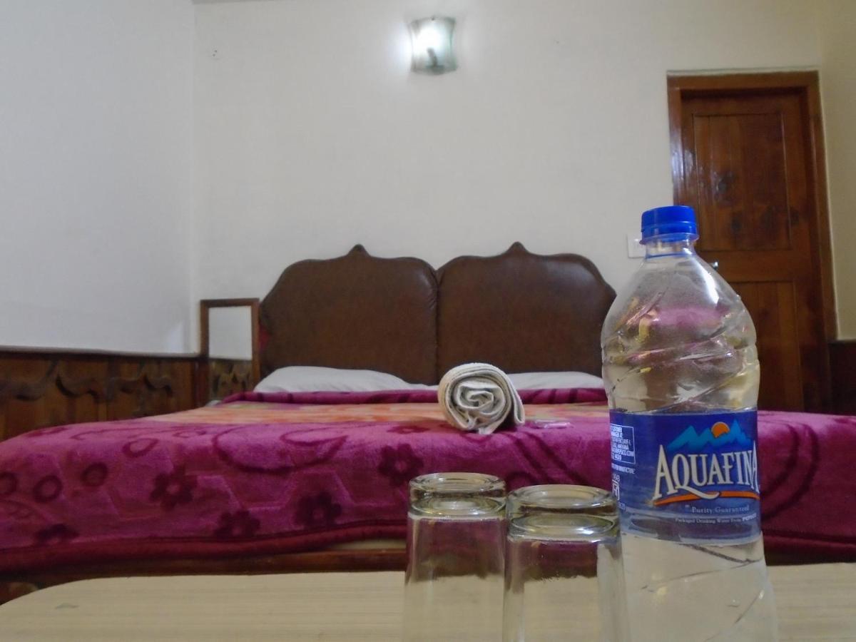 Hotel Magnolia Mallroad Manali Exteriör bild