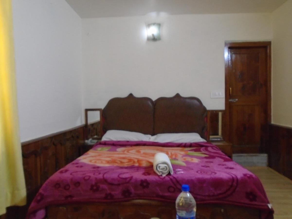 Hotel Magnolia Mallroad Manali Exteriör bild