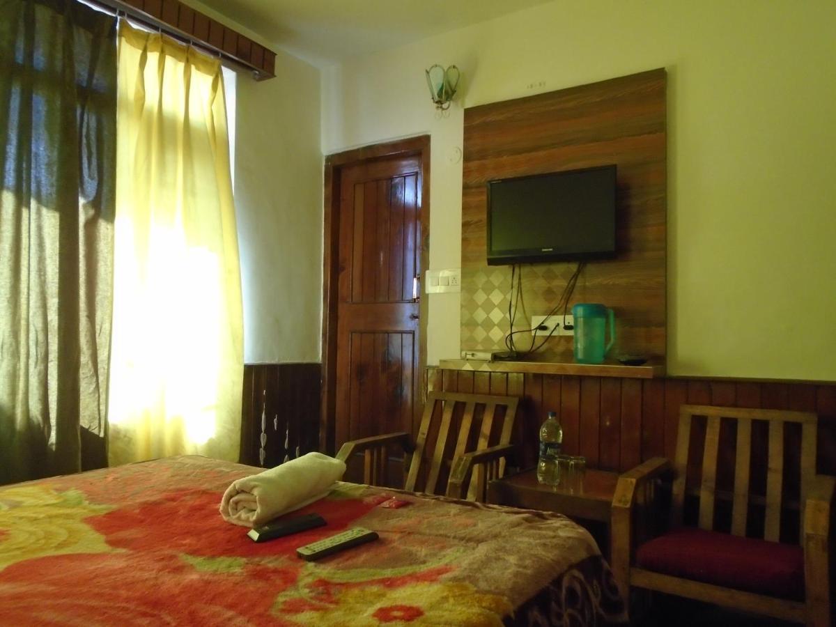Hotel Magnolia Mallroad Manali Exteriör bild