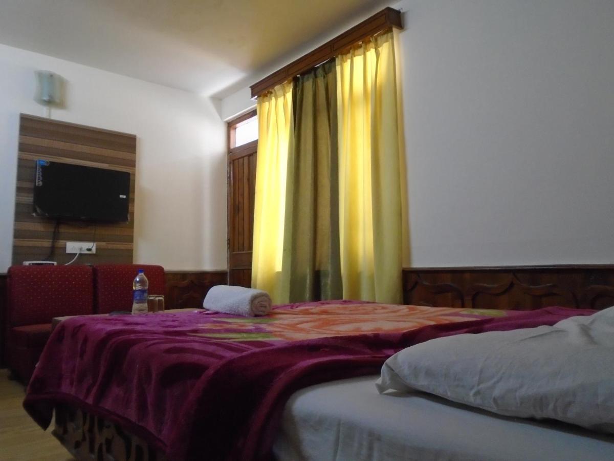 Hotel Magnolia Mallroad Manali Exteriör bild