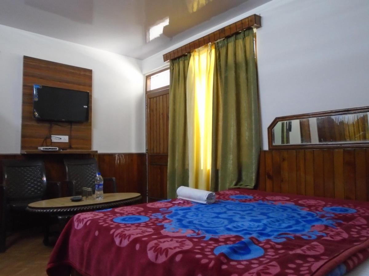 Hotel Magnolia Mallroad Manali Exteriör bild