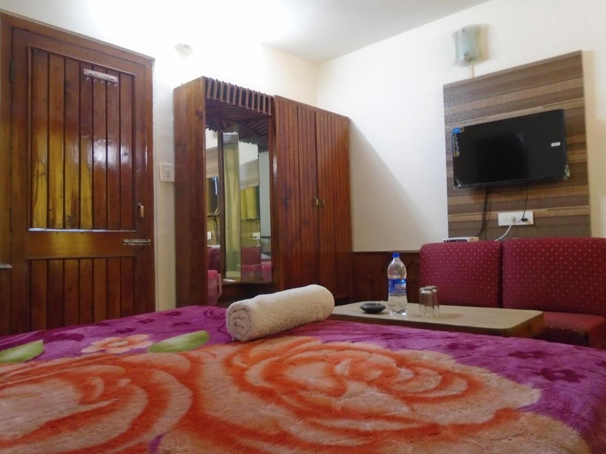 Hotel Magnolia Mallroad Manali Exteriör bild