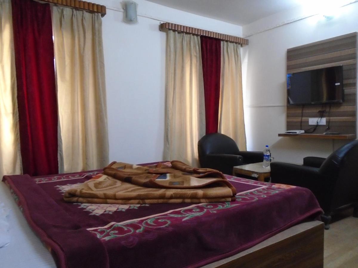 Hotel Magnolia Mallroad Manali Exteriör bild