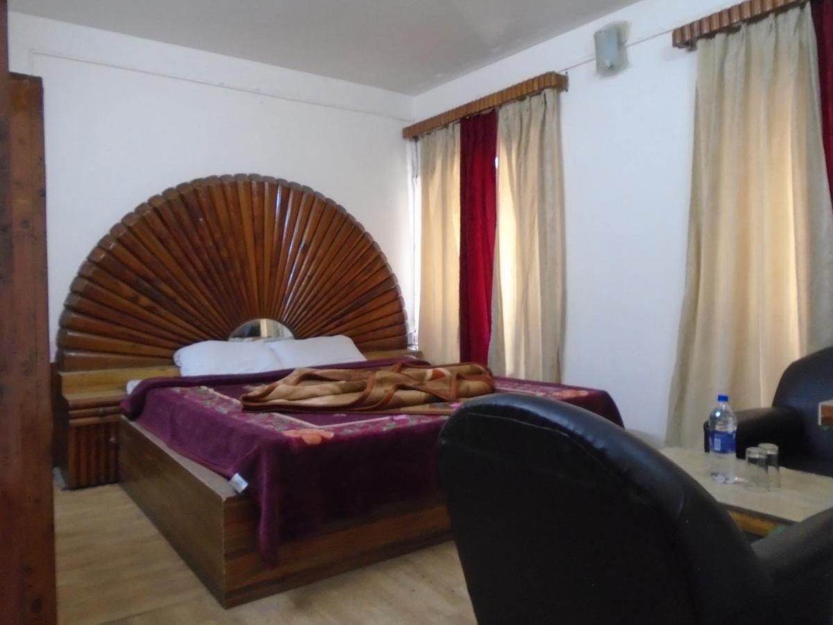 Hotel Magnolia Mallroad Manali Exteriör bild