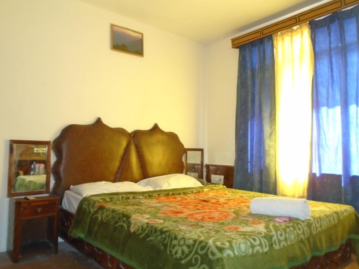 Hotel Magnolia Mallroad Manali Exteriör bild