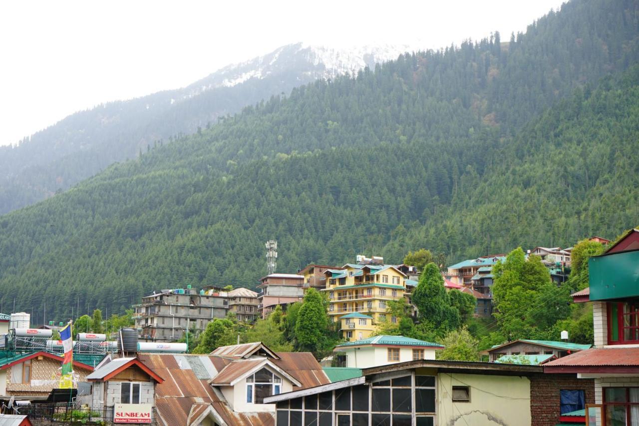 Hotel Magnolia Mallroad Manali Exteriör bild