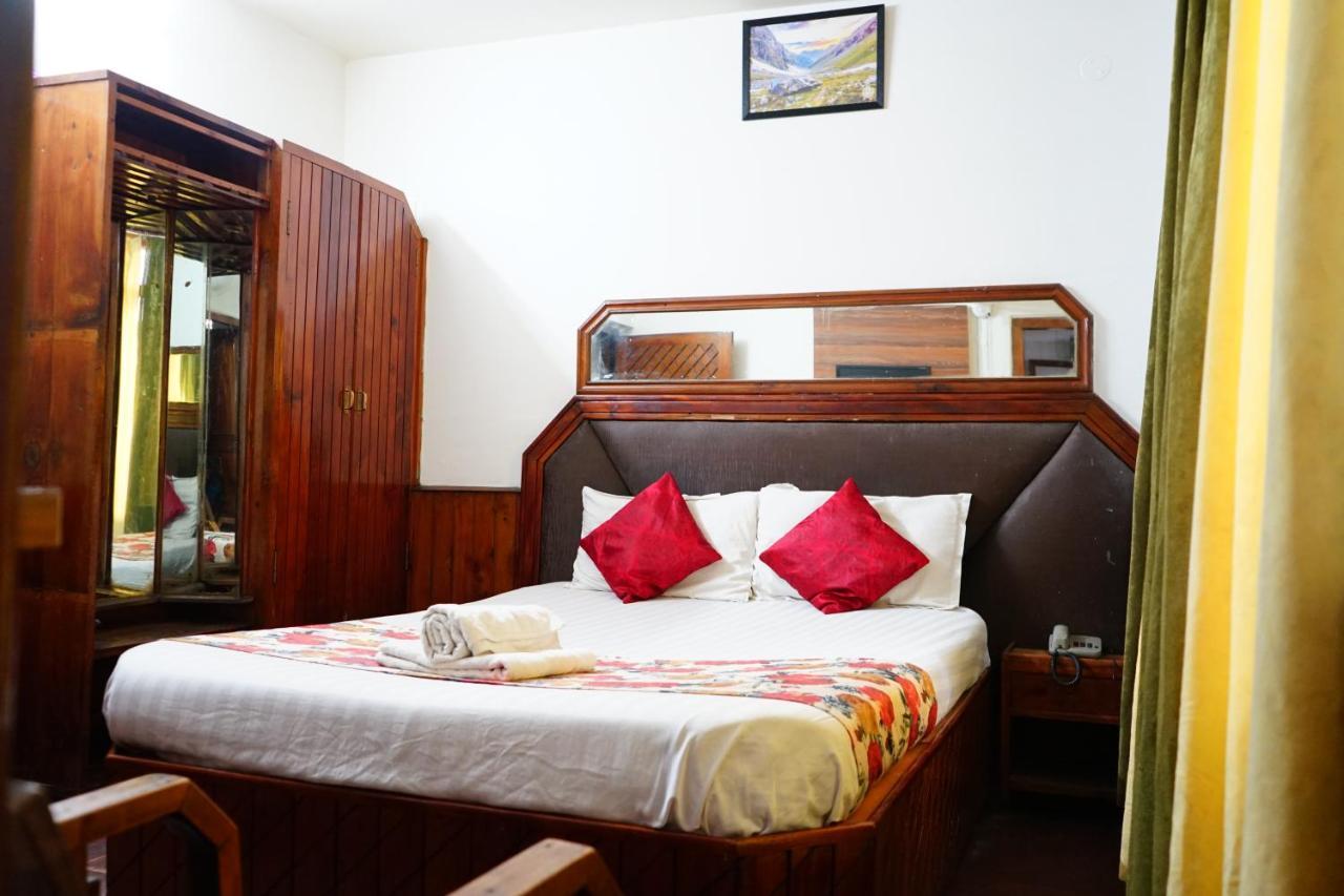 Hotel Magnolia Mallroad Manali Exteriör bild