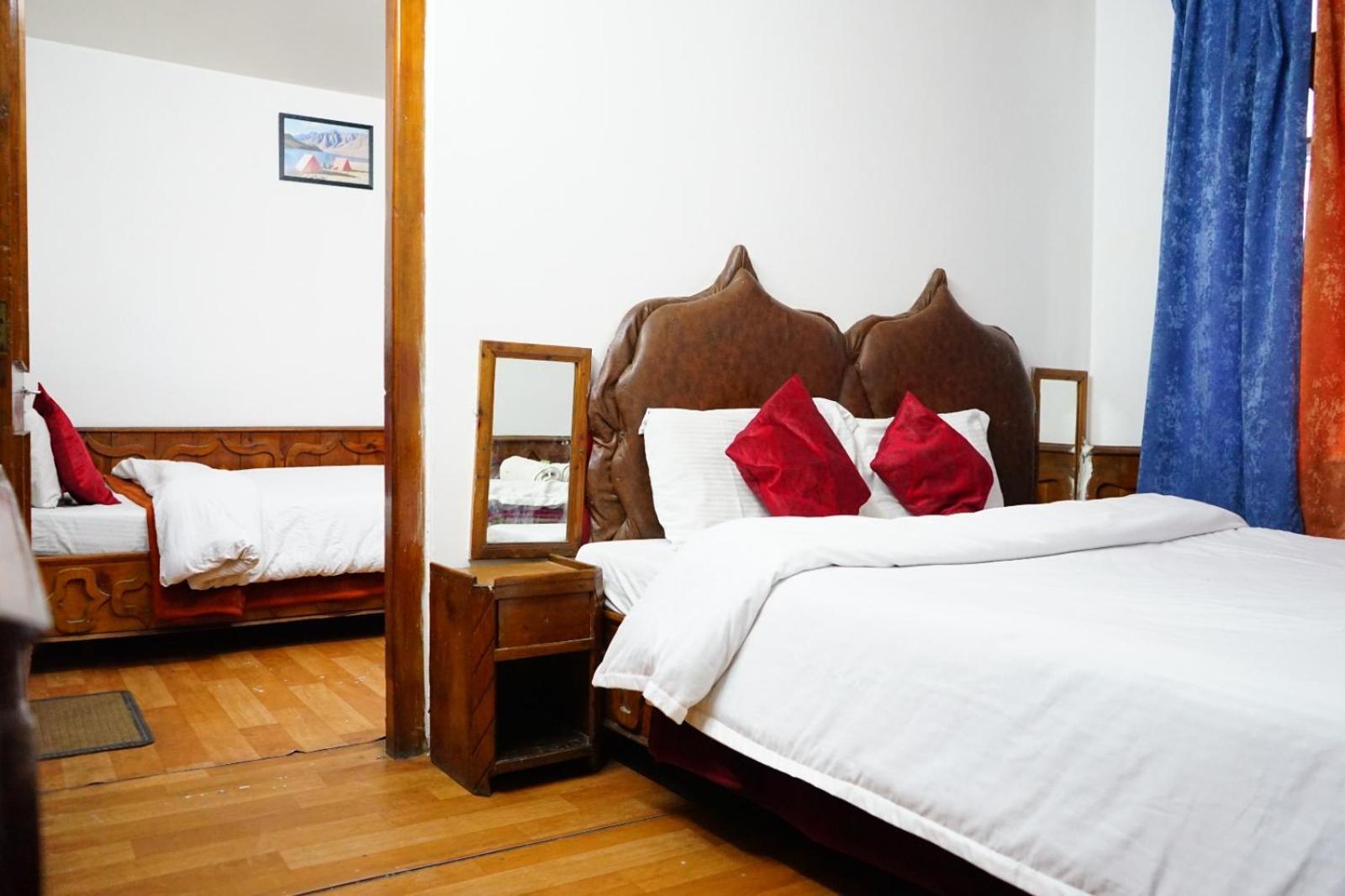 Hotel Magnolia Mallroad Manali Exteriör bild